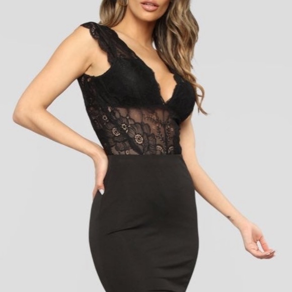 Fashion nova black lace bodysuit - Picture 4 of 5